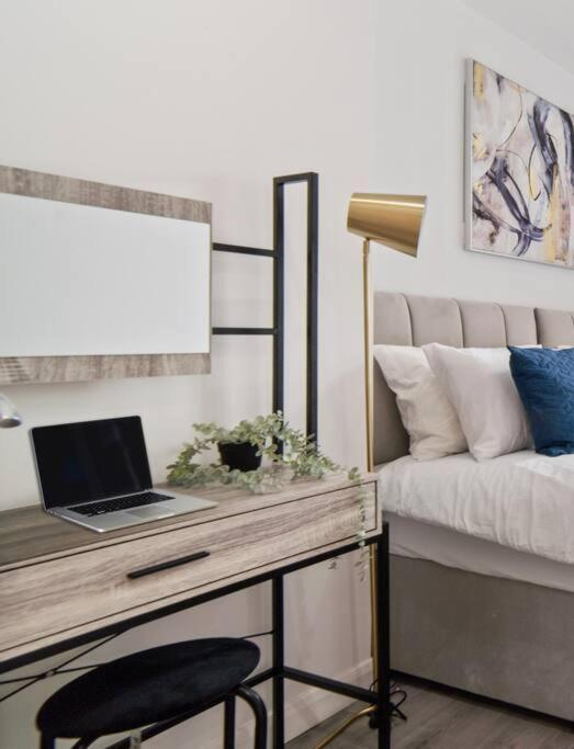 Urban Comfort Getaway- Centre