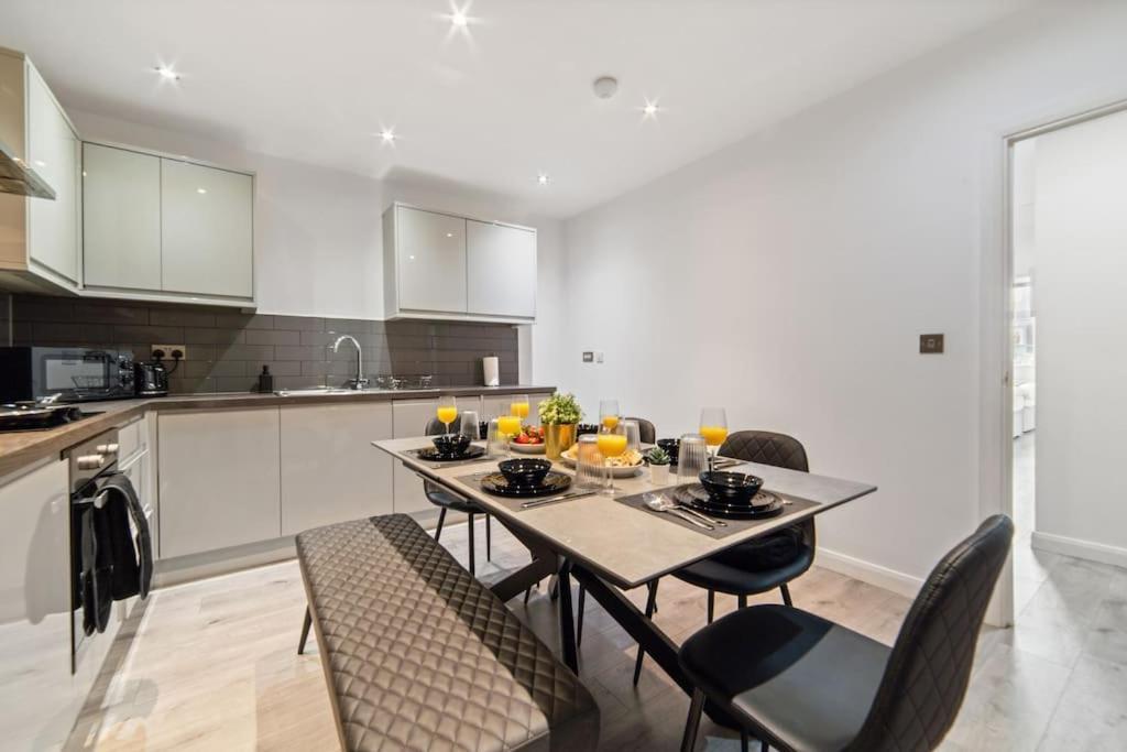Urban Comfort Getaway- Centre